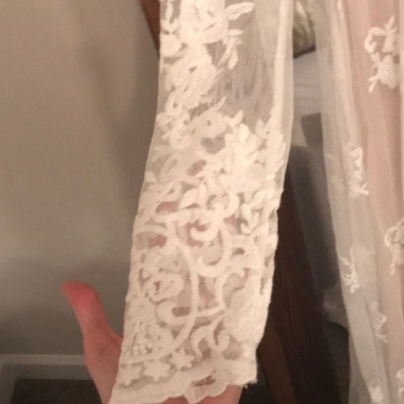 White Lace long dress/Long sleeve - Picture 3 of 7